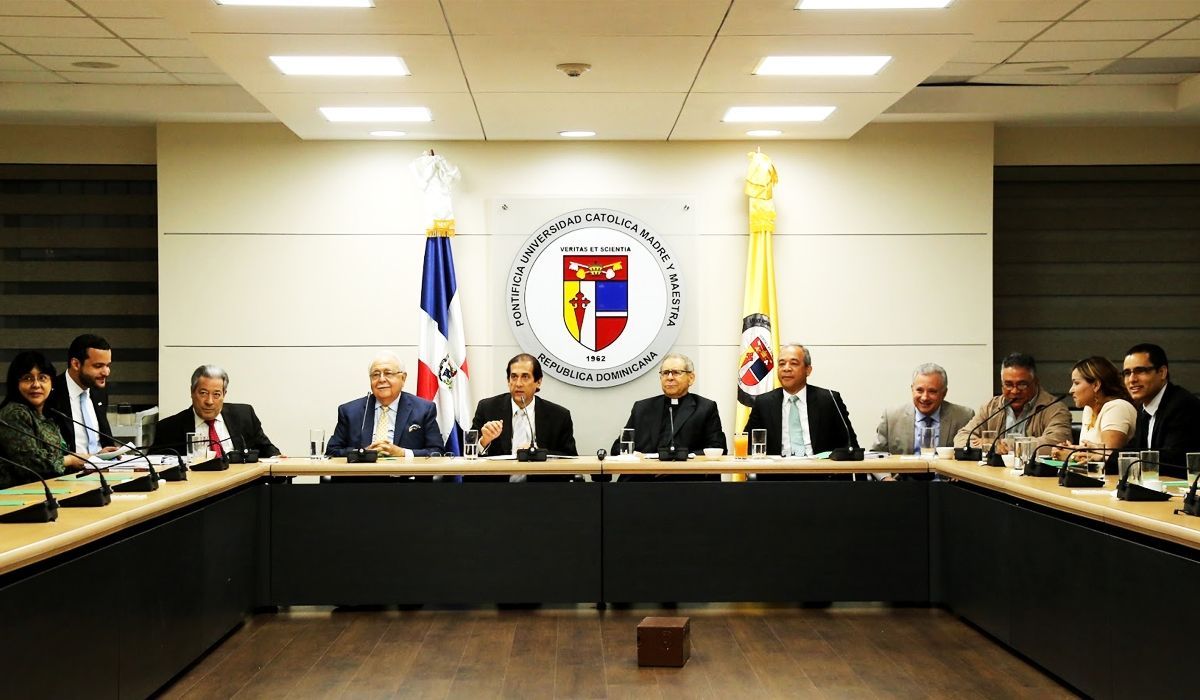 CES y representantes del Gobierno acuerdan retomar diálogo sobre Pacto Eléctrico