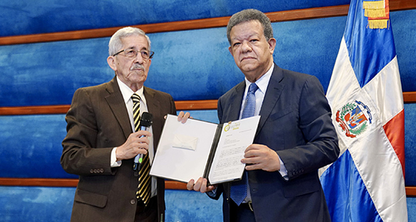 CES entrega al Expresidente Fernández el Informe Final del Diálogo sobre la crisis haitiana