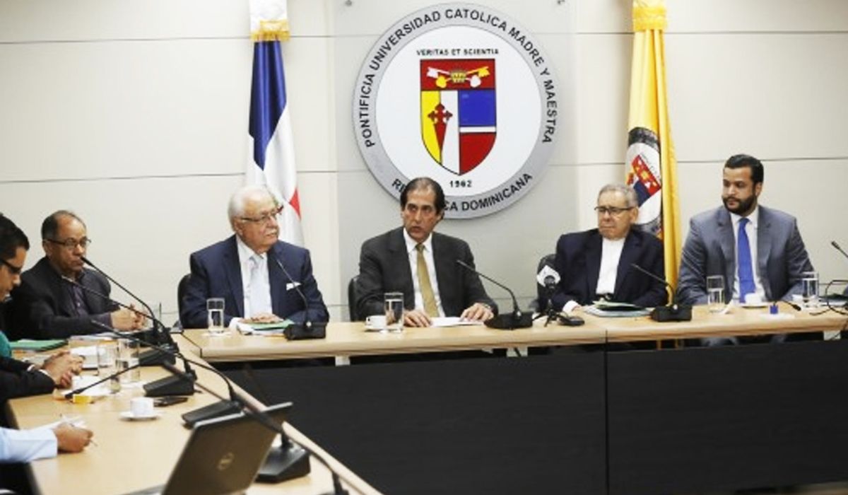 Trabajos para el Pacto Eléctrico se reanudan, pero a pasos lentos (Periódico Diario Libre)