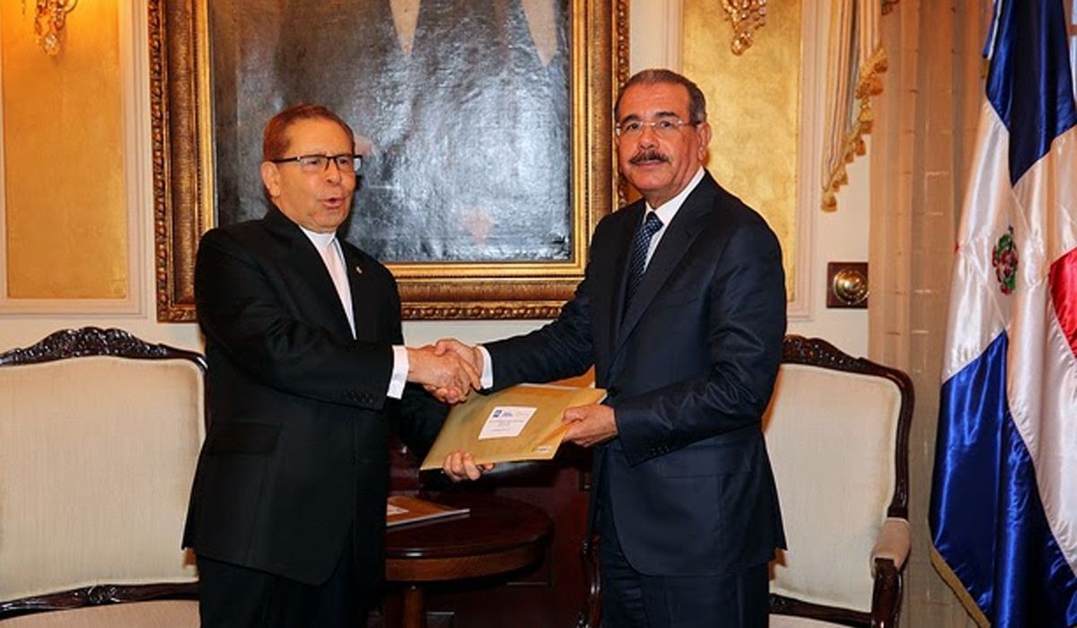 Presentan al Presidente Danilo Medina, documento final para la firma del Pacto Educativo - 31 de marzo de 2014