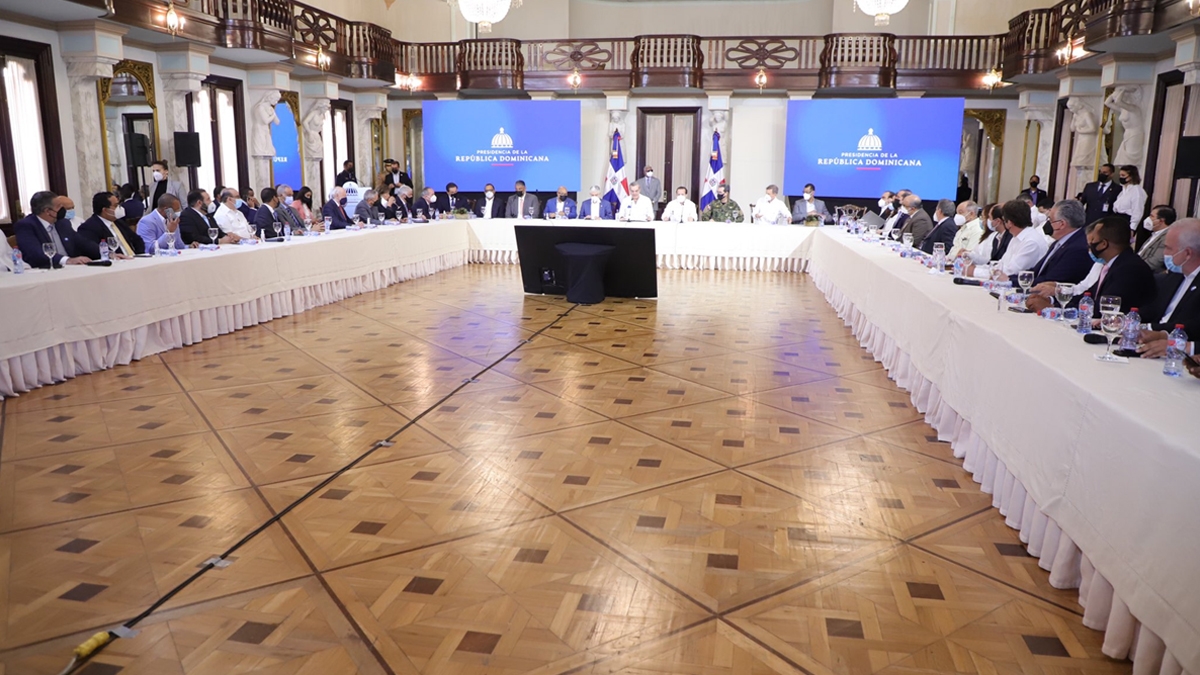 Presidente Abinader informa al liderazgo nacional sobre medidas ante crisis de Haití para preservar defensa de la soberanía y la seguridad