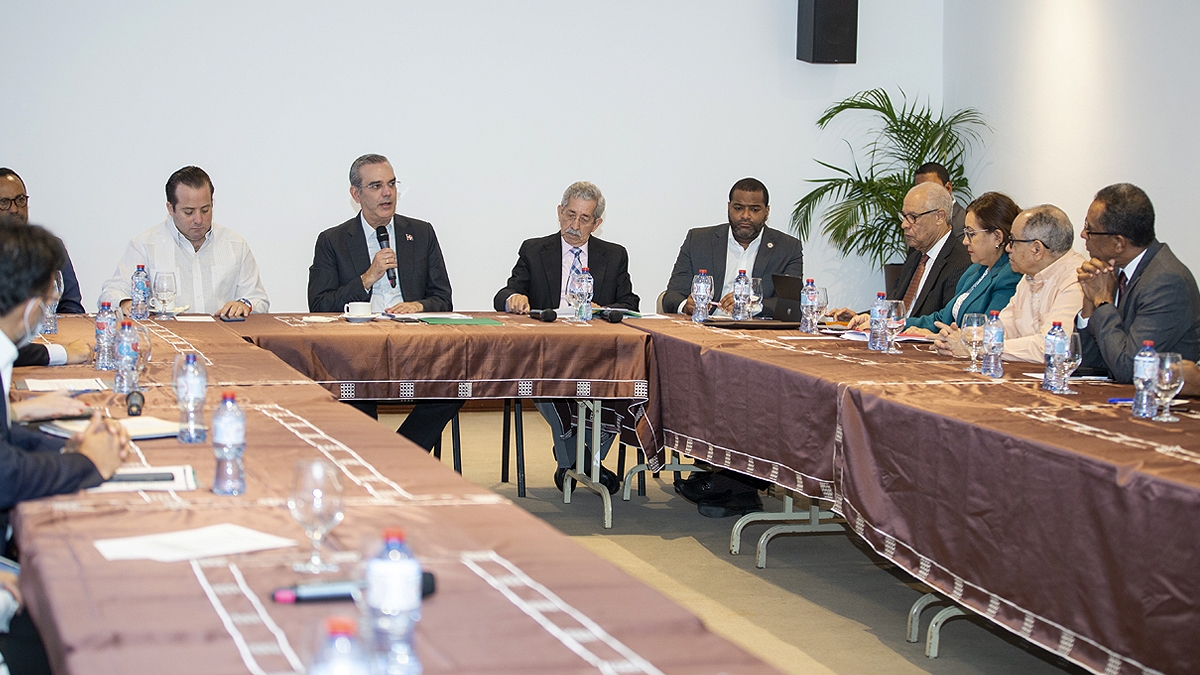 VIDEO Presidente Luis Abinader participa en reunión de trabajo en el CES
