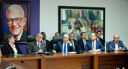 Nota de Prensa: DIÁLOGO SOBRE LA CRISIS HAITIANA  El CES entrega Informe Final al expresidente Medina