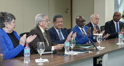 CES entrega al Expresidente Fernández el Informe Final del Diálogo sobre la crisis haitiana